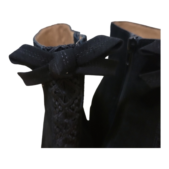 Bettye Black Leather Ankle Boots. 6.5. EUC. - Picture 4 of 9